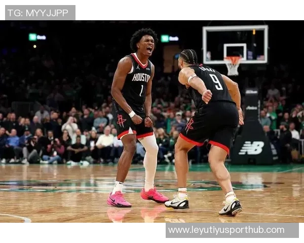 狄龙三分球表现出色半场15分3篮板助力球队争胜 狄龙三分球表现出色半场15分3篮板助力球队争胜